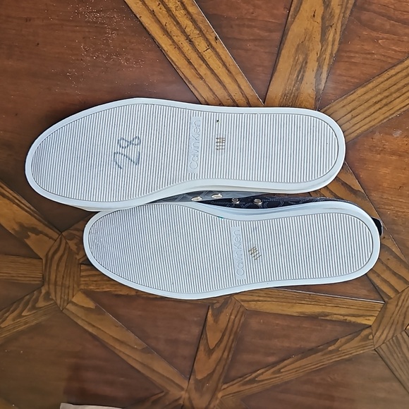 Calvin Klein Women's Michaela Low Top Sneakers NWT - Picture 2 of 7